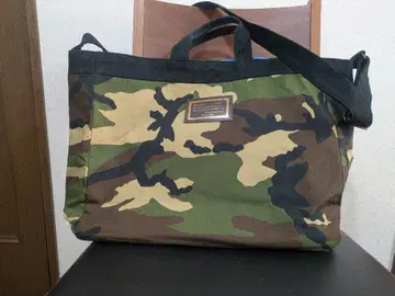 intoxic 숄더백 카모 패턴