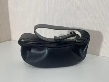 COS 블랙 숄더백