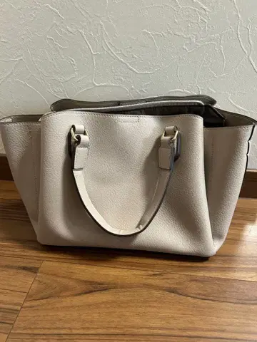 리플렉트 베이지 핸드백