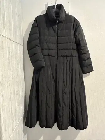 [새상품급] 롱 A라인 다운 코트 블랙 수입 플레어 실루엣