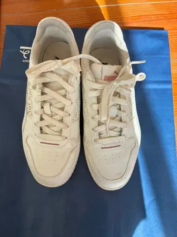 PUMA 화이트 스니커즈