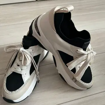 새상품 daiana 스니커즈 화이트/블랙