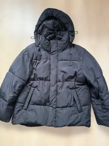 후드 부착 블랙 다운 자켓