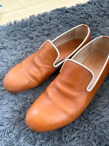 브라운 가죽 슬립온 슈즈