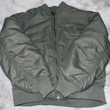 유니클로 MA-1 블루종 M 사이즈 / 올리브