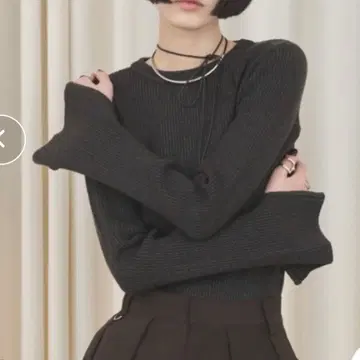 미사용 새상품 택 포함 [ AIC. ] 슬릿 슬리브 리브 니트탑