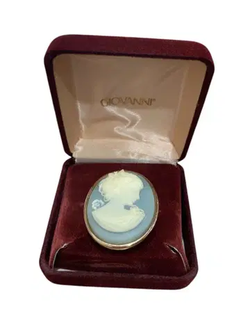 GIOVANNI 빈티지 실루엣 카메오 브로치