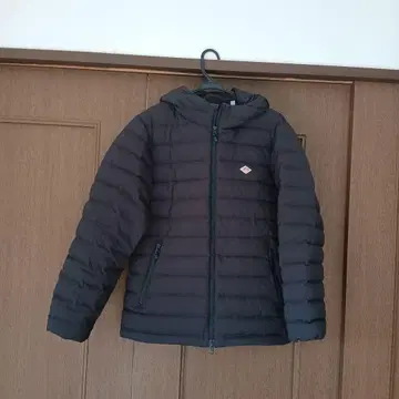 후드 부착 블랙 다운 자켓