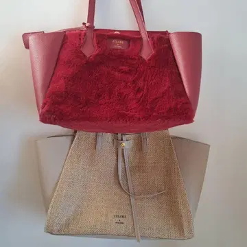 빨간색 퍼 토트백과 베이지 토트백 세트