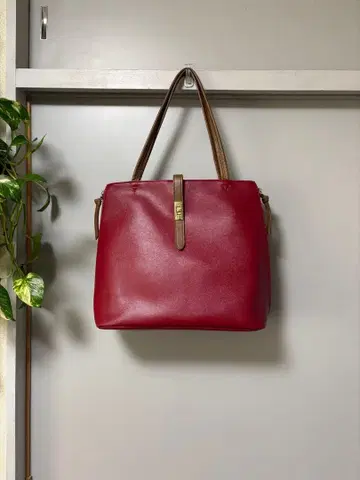 레드 토트백 합성 피혁 외 포켓 부착