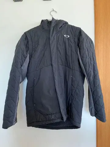 OAKLEY 그레이 후드 부착 자켓