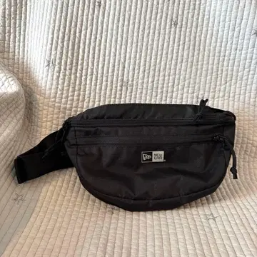 뉴에라 바디백 블랙 new era