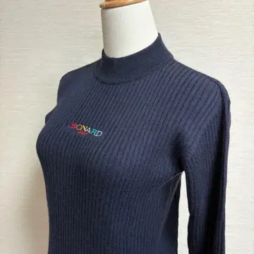 [ 미사용 ] 레오나르 스포츠 리브 니트 긴팔 니트 로고 자수 네이비