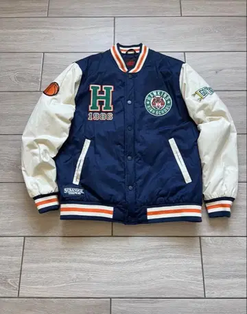 기묘한 이야기 자켓 L 사이즈 바시티 자켓