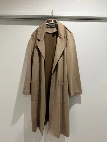 베이지 코트 허리 벨트 포함