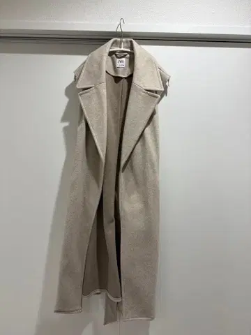ZARA 베이지 롱 베스트 카라 부착