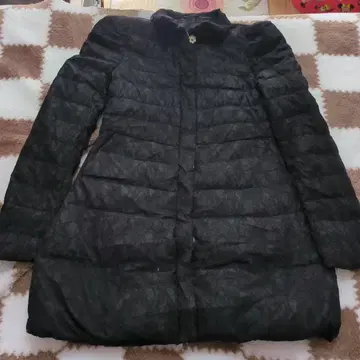 레이스 소재 블랙 다운 하프 코트