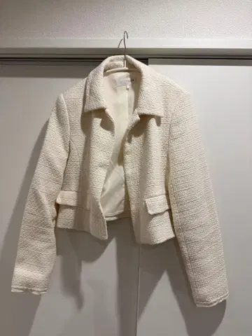 ZARA 화이트 노카라 자켓