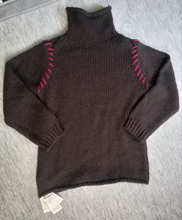 plage 하이넥 다크 브라운 스웨터