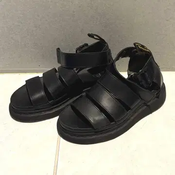 닥터마틴 4UK 블랙 스트랩 샌들