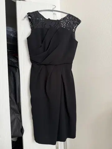 블랙 드레스 레이스캡 슬리브