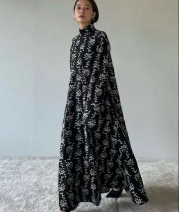 CLANE STRIPE FLOWER EMBROIDERY ONE PIECE