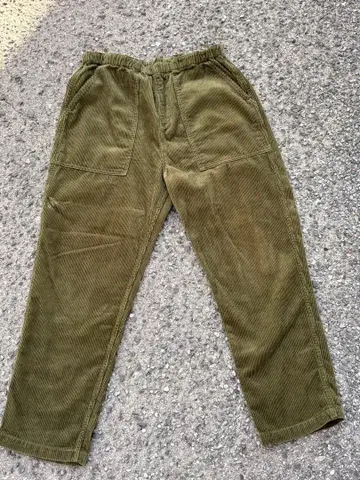 올리브 그린 코듀로이 팬츠