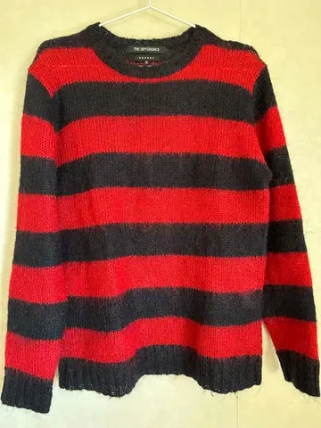 THE DIFFERENCE 빨간색과 검은색 보더 니트 스웨터 M