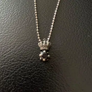 저스틴 데이비스 왕관 목걸이 블랙 지르코니아