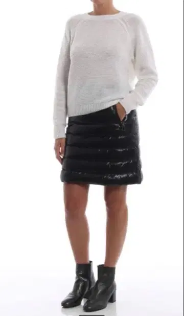 MONCLER 다운 미니 스커트 블랙 40 M~L [미사용]