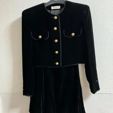 LUICHANTANT 블랙 벨벳 숏 자켓