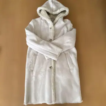 UNIQLO 화이트 후드 부착 무스탕 코트 M 사이즈