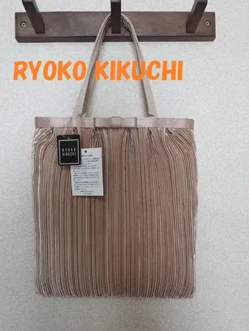 새상품 택 포함 료코 키쿠치 결혼식 서브백 새틴 플리츠 토트백