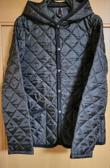LAVENHAM 퀼팅 후드 자켓 블랙