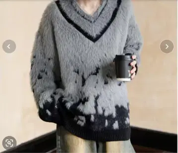 루즈 실루엣 V넥 라인 샤기 그라데이션 니트 풀오버