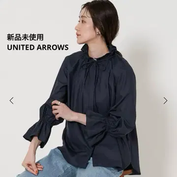 새상품 UNITED ARROWS 프릴 칼라 플레어 슬리브 블라우스 네이비