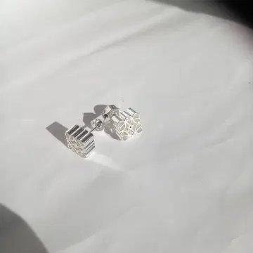 실버 육각형 무늬 스터드 귀걸이