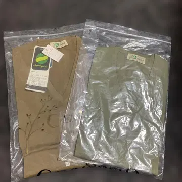 Gemma 브라운 계열, 카키 계열 V넥 셔츠 2장 세트 사이즈 48