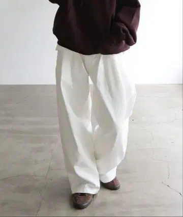 루즈 데님 턱 와이드 팬츠