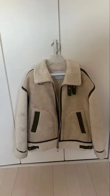 SANS&LF 베이지 무스탕 코트