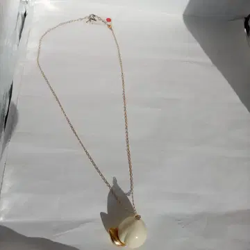 아이보리 펜던트 롱 체인 목걸이