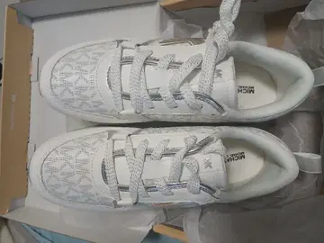 MICHAEL KORS 화이트 스니커즈