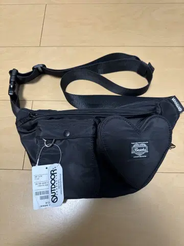 BASICKS x OUTDOOR PRODUCTS 하트 힙색 혼다 츠바사