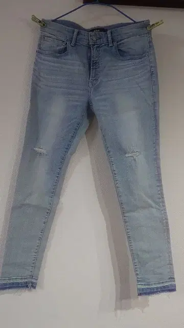 AZUL by moussy 라이트 블루 스키니 청바지 L