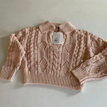 카라 부착 풀오버 니트