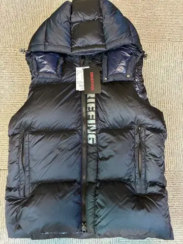 HOLIDAY COLLECTION 다운 베스트 새상품