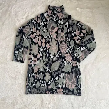 ZARA 카모 패턴 터틀넥 스웨터 M 사이즈