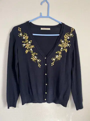 로이스크레용 취급 새상품급 꽃 자수 가디건