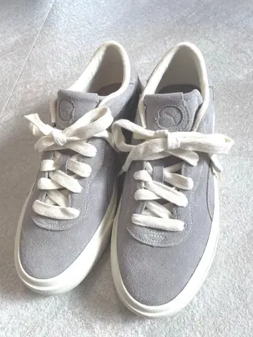 PUMA 스웨이드 로우컷 스니커즈 그레이