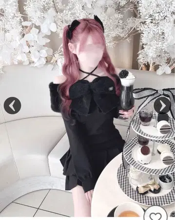 HONEY MEW 빅 리본 크로스 오프숄더 블랙